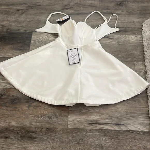 City Studio dress NWT size 3 - Picture 2 of 3